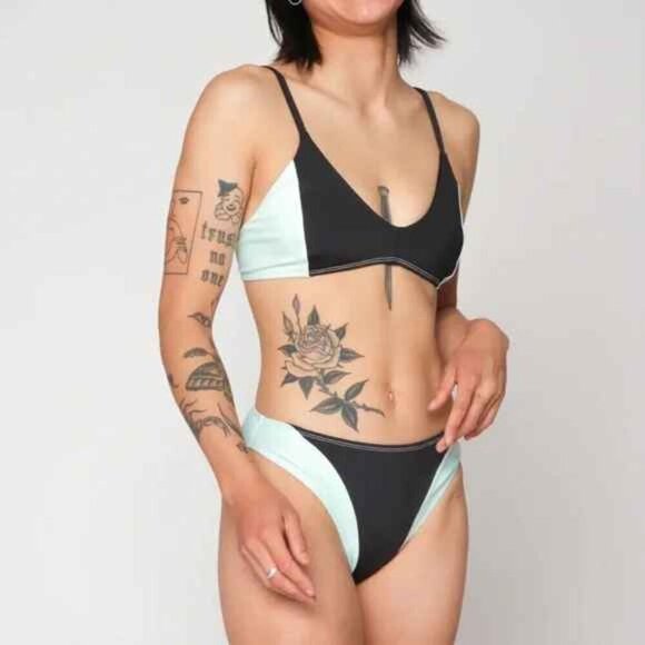 NWT Seea Vega Bikini Top Black Ice X-Small - Picture 2 of 7